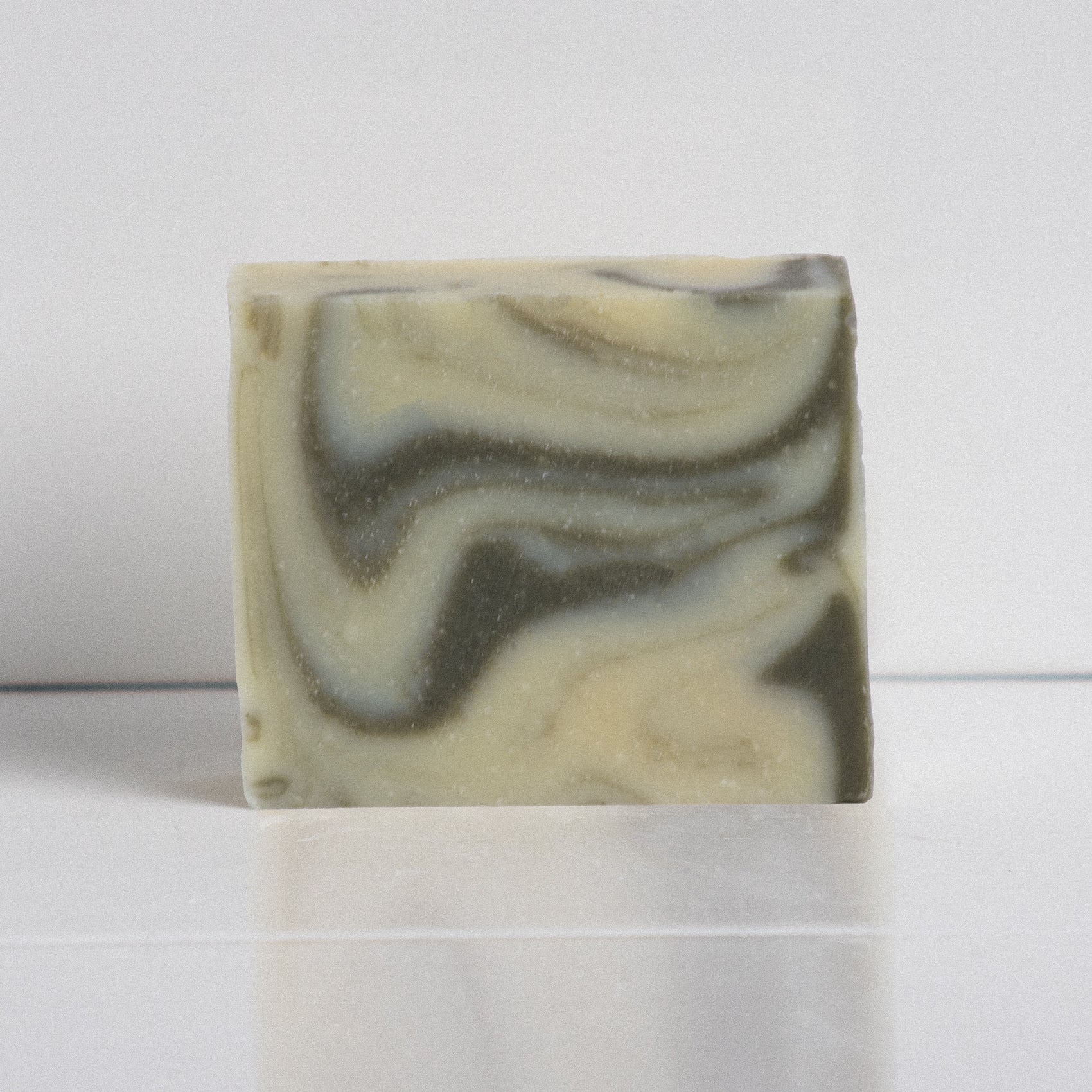 Sandalwood & Pine Needle